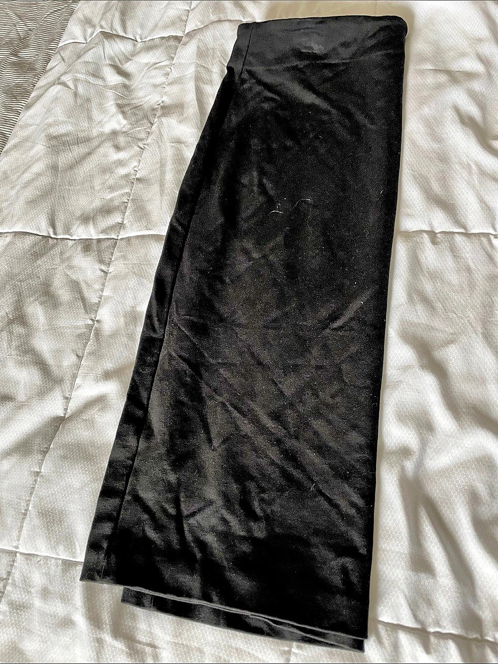 Tahari Midi Skirt in Black Size Medium